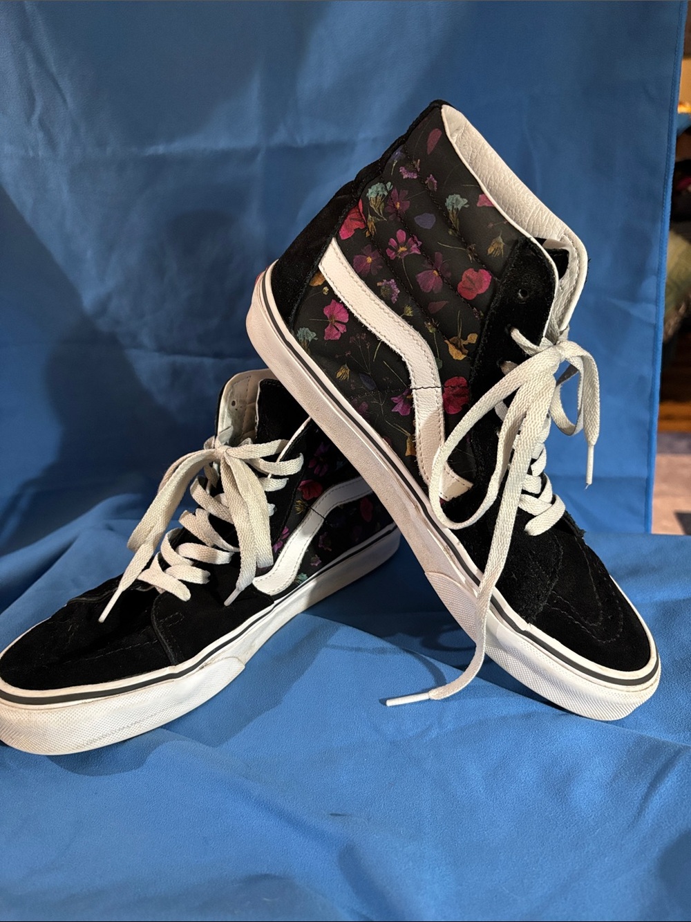 Vans High-Top Floral Accent Women’s 10. Men’s 8.5 Skate Sneakers - Black/Pink